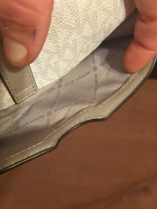 Michael Kors Wallet - Picture 4 of 13